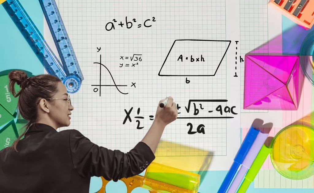 insegnante che scrive formule matematiche su sfondo colorato